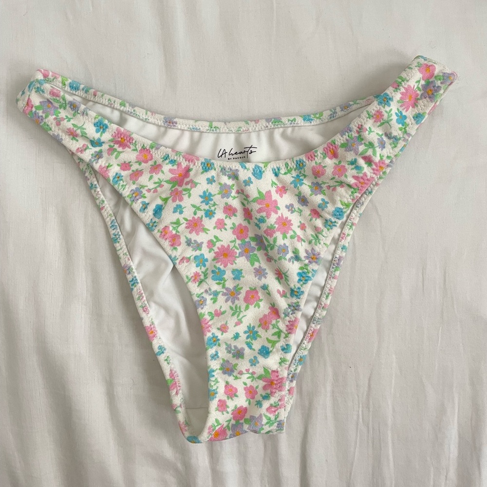 Sweetest La Hearts by Pacsun, vintage style bikini Bottoms 🌷 size S